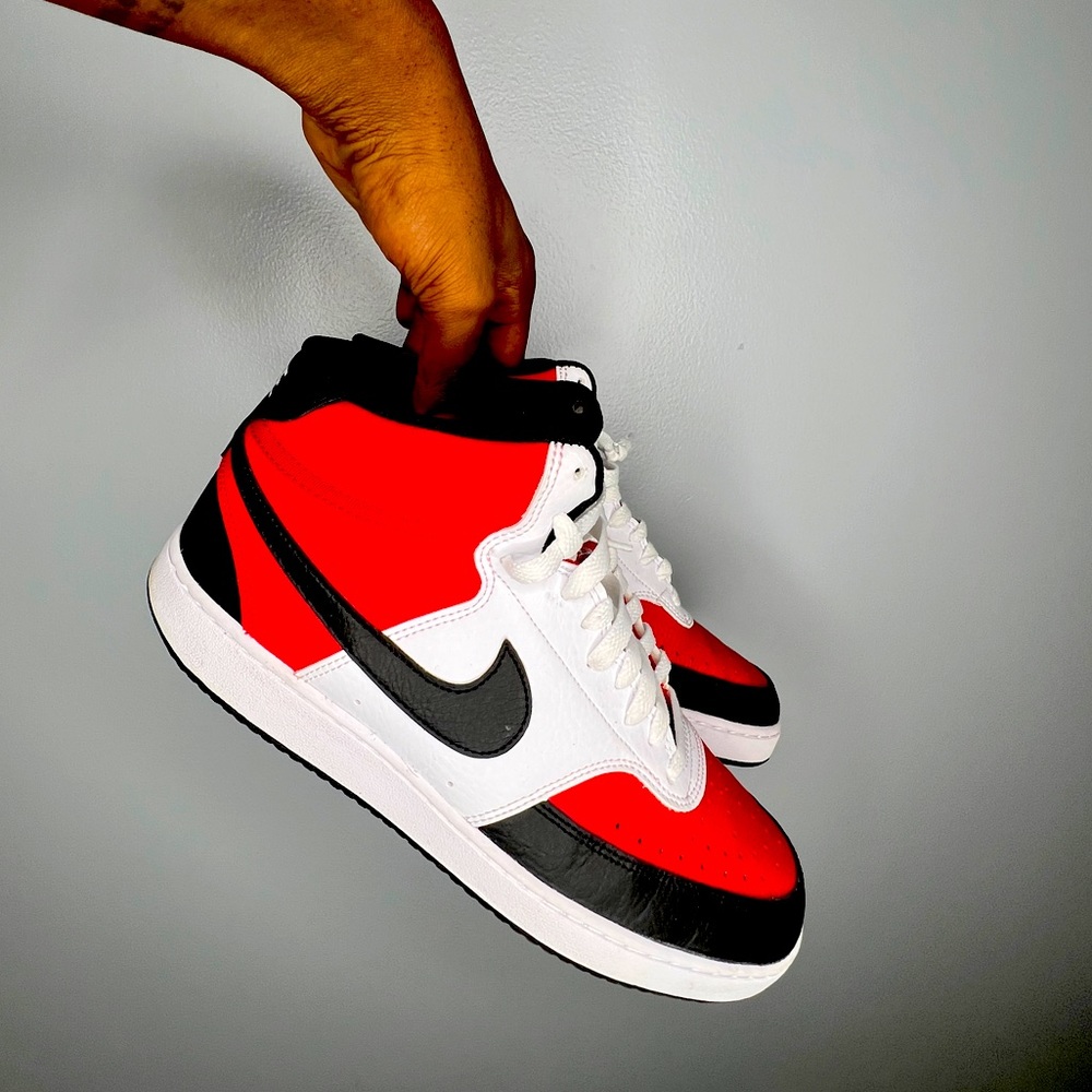 Mens size 10.5 Nike air athletic court side red/black/white